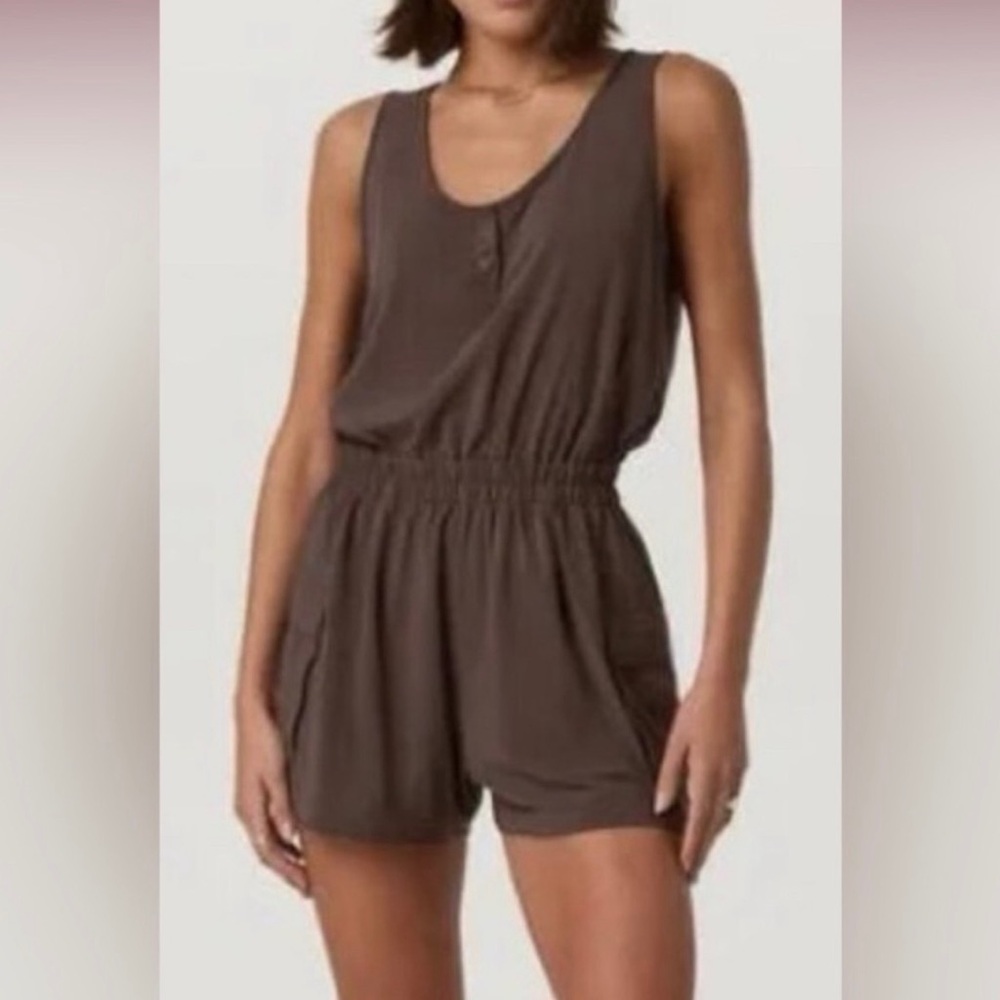 Vuori size medium brown utility shorts romper